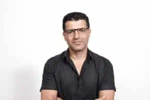 מחקר של ג'וניפר נטוורקס: אימוץ בינה מלאכותית ממשיך לצמוח באירופה על אף העיכובים ברגולציה