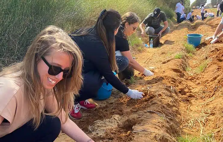 סיוע לעמותת לקט ישראל בשתילה של ירקות עבור משפחות נזקקות